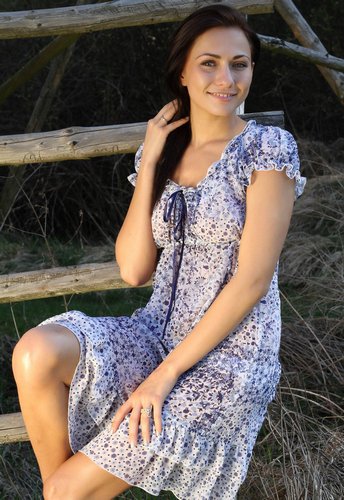 Деревенская красотка отдыхает и хвастается своей писюшкой